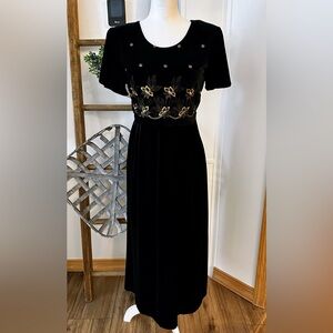 Women’s Vintage Velvet Velour Embroidered Whimsical Dress